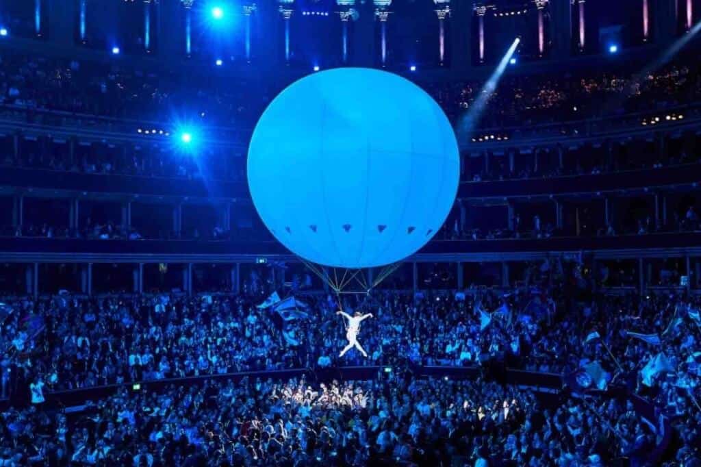 Aerial Artists Perform entertainment service