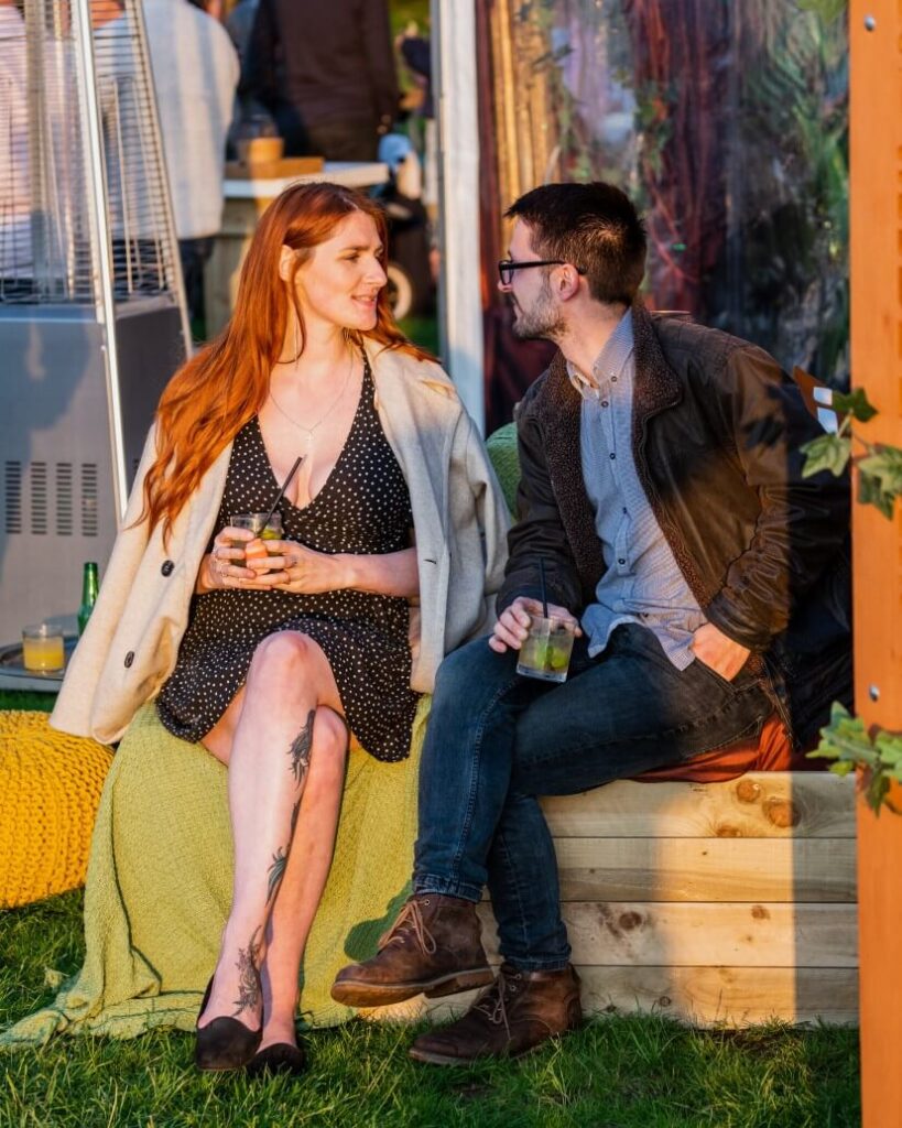 couple enjoying derinks at event