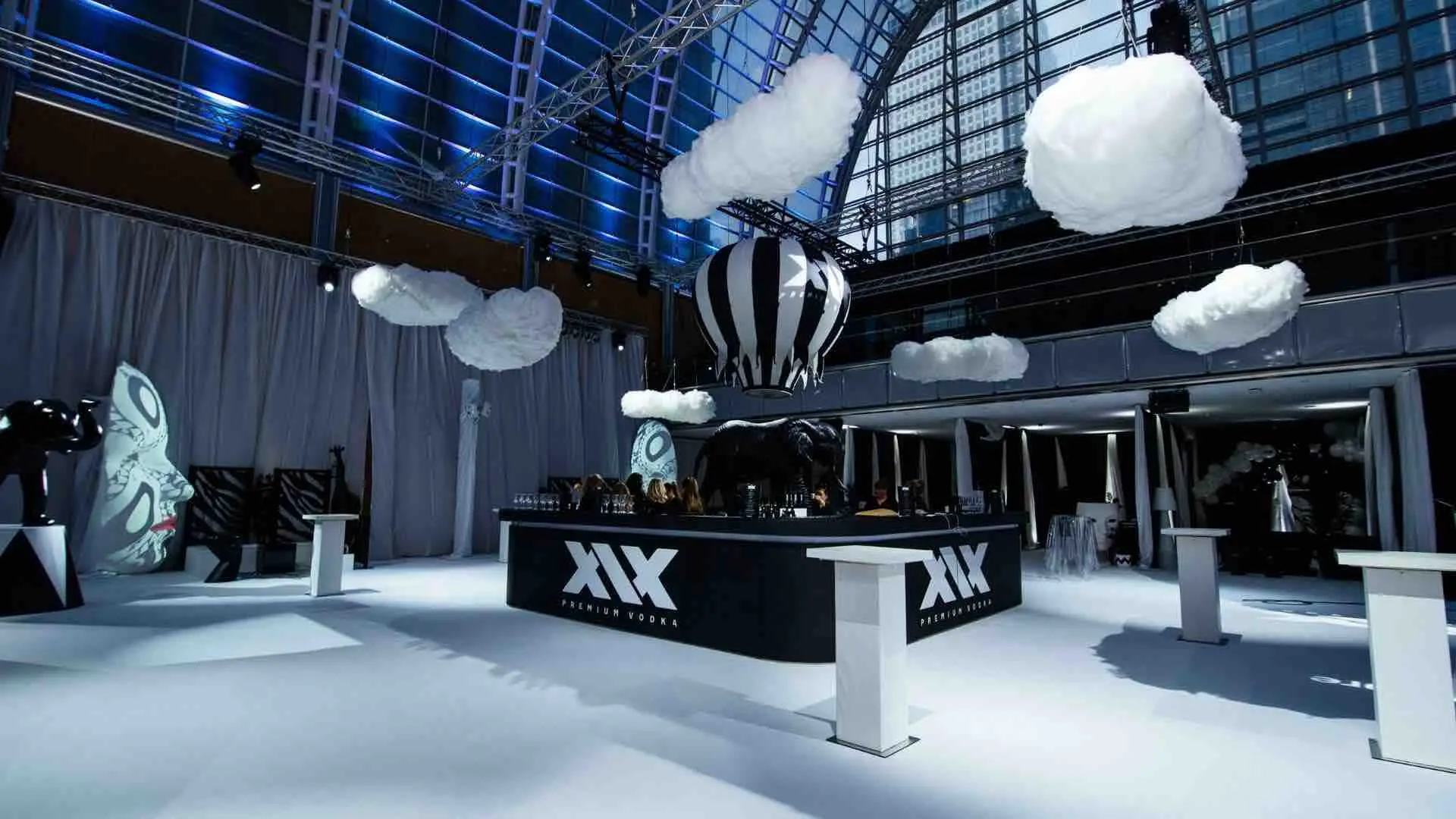 Floating balloon bar design for a Sidemen event.